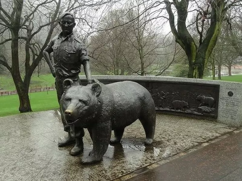 Wojtek the Polish war bear statue in Scotland