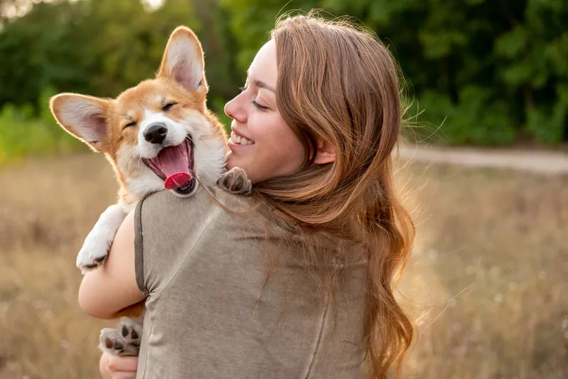 Young woman with corgi